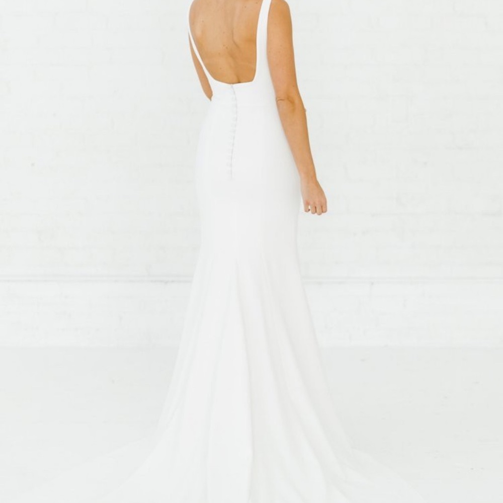 Elegant White Sleeveless Gown